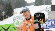 Ester Ledecká letos nejen vyhrála Světový pohár ve snowboardingu,...