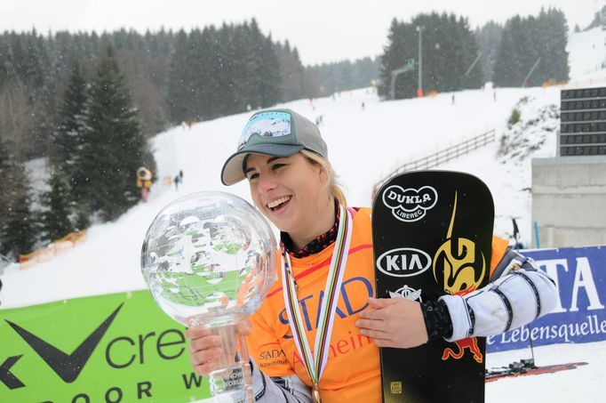 Ester Ledecká, vítězka SP ve snowboardingu 2015-16