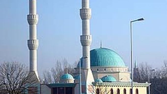 Rotterdamská velká mešita, která stojí těsně u železniční tratě ve směru na Amsterodam.