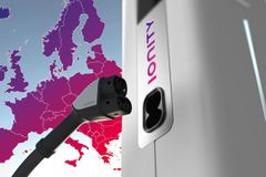 Automobilky spojují síly, chtějí v Evropě společně vybudovat síť nabíjecích stanic pro elektromobily