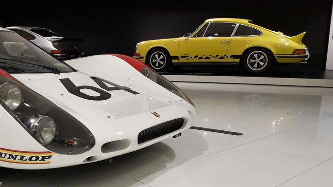 Závodní speciály a celá řada verzí kultovní 911 - to jsou nejčastější exponáty muzea Porsche.