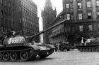Snímek, který Jan Palach vyfotil v centru Prahy bezprostředně po okupaci v srpnu 1968