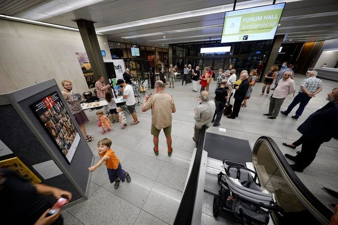 Fotografie z výstavy skupiny 3+62 v pražském Kongresovém centru