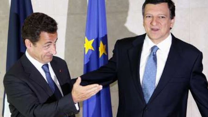 José Barroso se v Bruselu pochvalně vyjádřil o novém francouzském prezidentovi. Sarkozy byl prvním, kdo přišel s miniústavou, řekl.