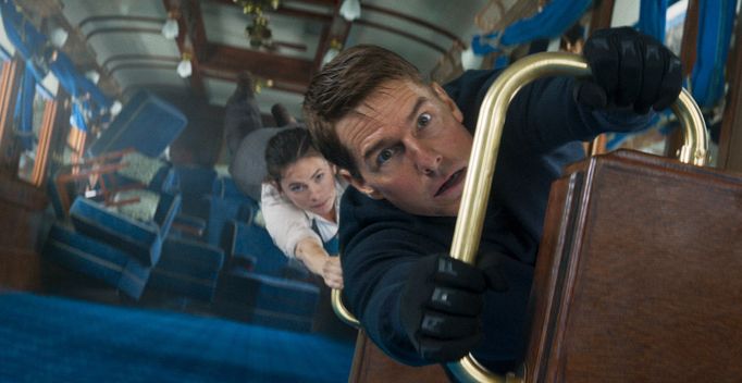 Hayley Atwell v roli Grace a Tom Cruise jako Ethan Hunt.