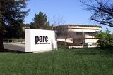 1970 - Společnost Xerox zakládá v kalifornském Palo Alto výzkumné středisko známé jako Xerox PARC. Rodí se IT - obor informačních technologií, jehož komerční potenciál později objeví právě Jobs.  