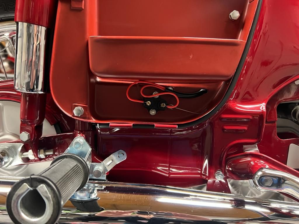 Renovujeme Jawu, druhý díl o skládání motorky