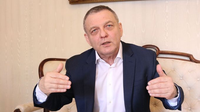 Bývalý ministr zahraničí a kultury Lubomír Zaorálek v Nosticově paláci.