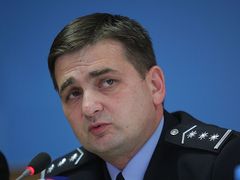 Policejní prezident Martin Červíček se pokusil snížit počet velitelů v policii. Jenže to by museli chtít i krajští šéfové.