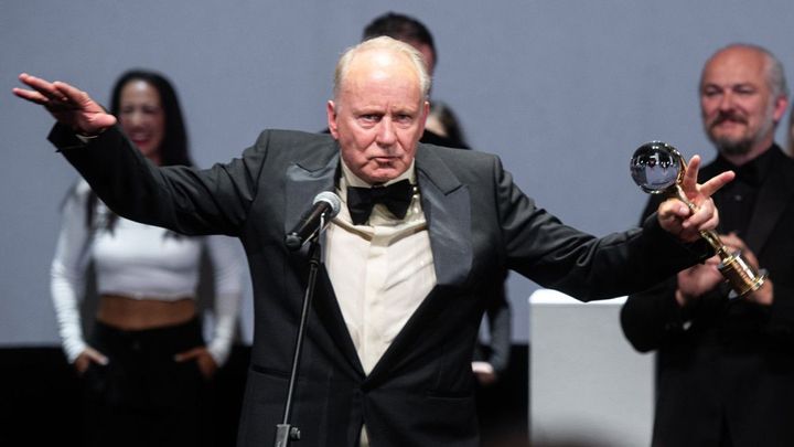 Závěr festivalu obrazem: Vizuální show, dojatí vítězové i rozverný Skarsgaard; Zdroj foto: KVIFF.com
