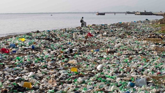 Většina Haiťanů žije ve velké bídě. Na snímku smetiště u metropole Port-au-Prince.