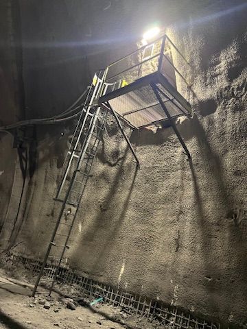 den otevřených dveří stavba metra D úsek Pankrác Olbrachtova