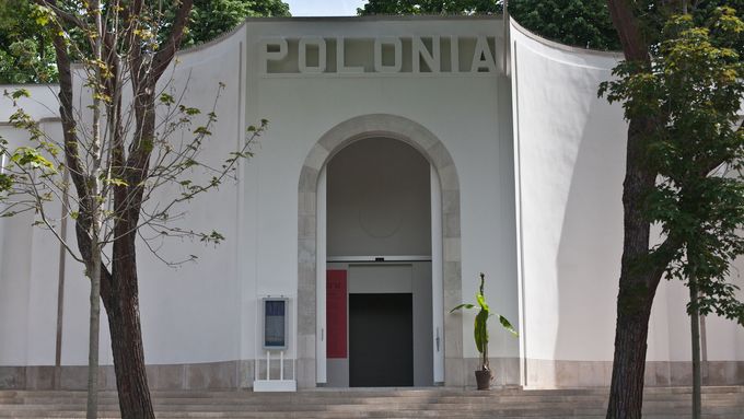 Polský pavilon v Benátkách nakonec letos vystaví dílo ukrajinského kolektivu.