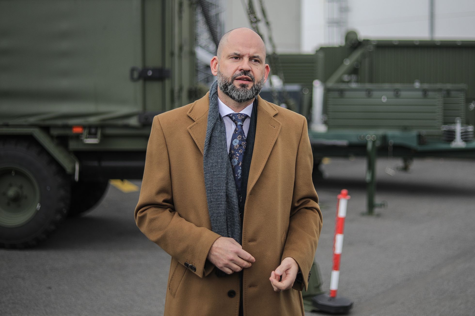 ERA Pardubice (Omnipol) - prohlídka, pasivní sledovací systém VERA (radar) - Generální ředitel Viktor Sotona