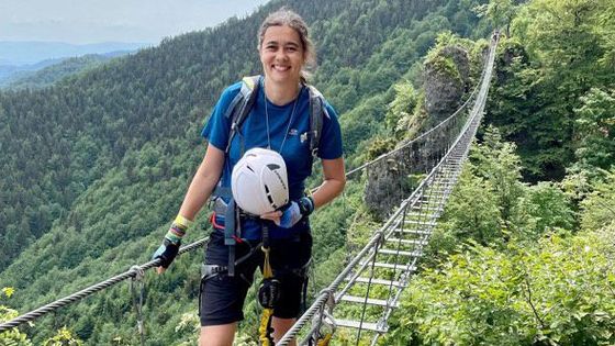 21. století není středověk, takže není důvod nepotkat řeholní sestru třeba při ferratovém lezení.