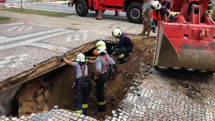 Smrt mladíka, kterého zavalila zeď, policie vyšetřuje jako usmrcení z nedbalosti