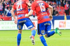 Plzeň zkazila Slavii mistrovské oslavy gólem v nastavení, sestupuje Příbram a Hradec
