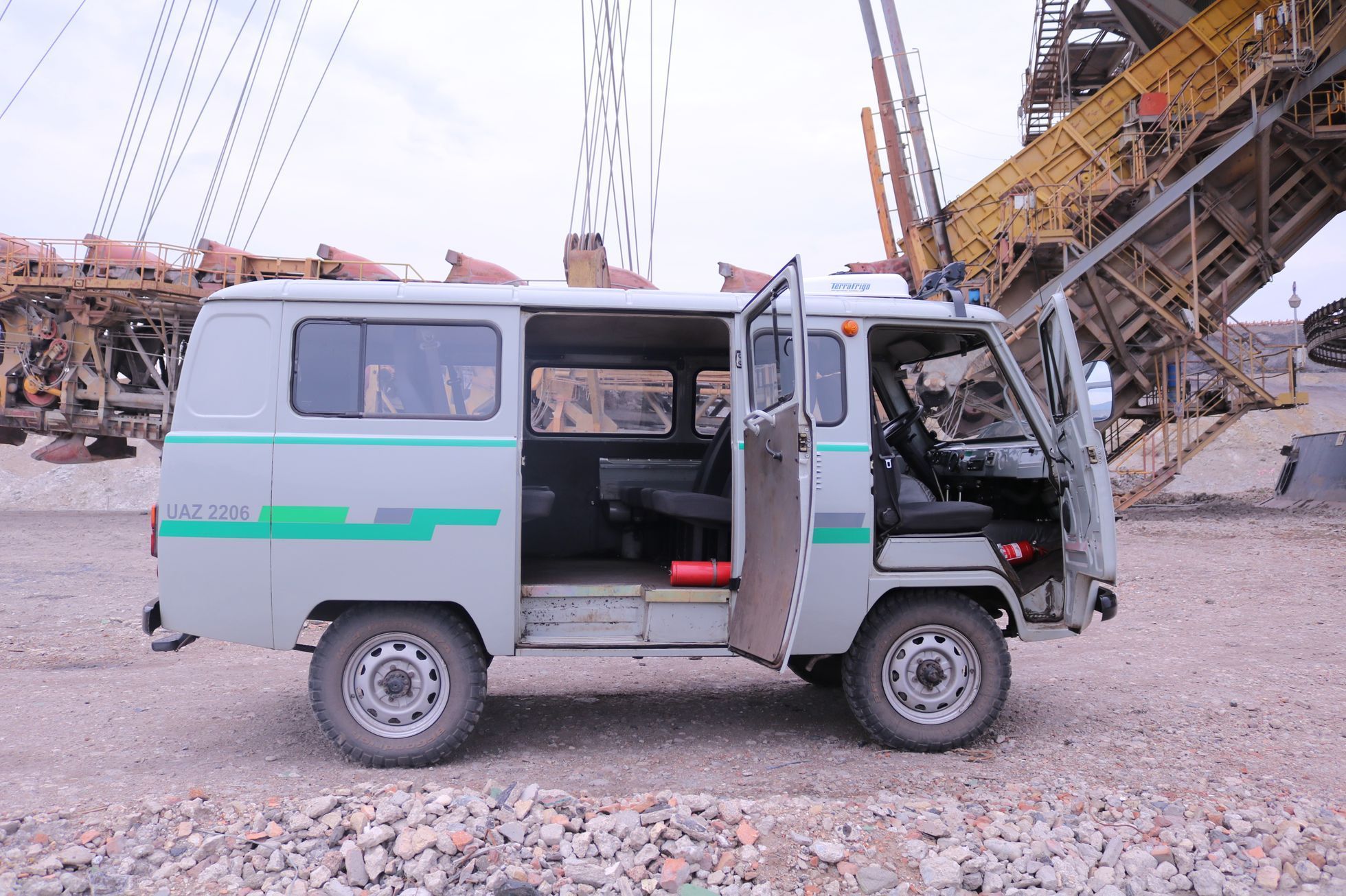 UAZ 2206 Buchanka Mostecko lom uhlí