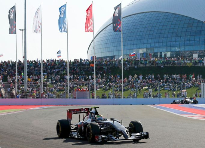 Sauber Formula One driver Esteban Gutierrez of Mexico speeds during the first Russian Grand Prix in Sochi October 12, 2014. REUTERS/Maxim Shemetov (RUSSIA - Tags: SPORT M