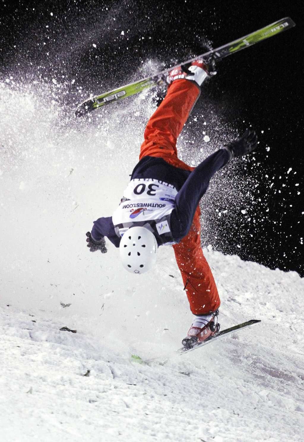 Pády na MS v akrobatickém lyžování: Petr Medulich (Rusko)
