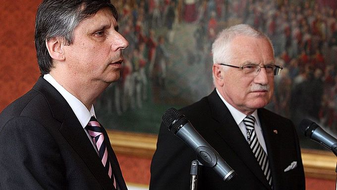 Společná tisková konference Jana Fischera a prezidenta Václava Klause po jmenování premiérem.