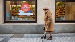 Benu, Lékárna, lék, zdravotnictví, farmacie, ilustrační fotografie, ilustrační foto, senior, důchodce, seniorka