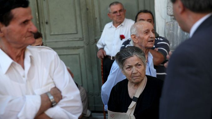 V Aténách zůstávají hlavně starší lidé. Mladí vysokoškoláci odcházejí za prací pryč.
