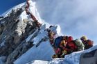 Na Mount Everestu zemřel Američan, je jedenáctou obětí za deset dní