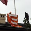 Greenpeace vzali vládu útokem, vlajku nahradil ČEZ