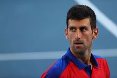 Djokovič označil vyřazení Rusů z Wimbledonu za šílené. Proti je i Navrátilová