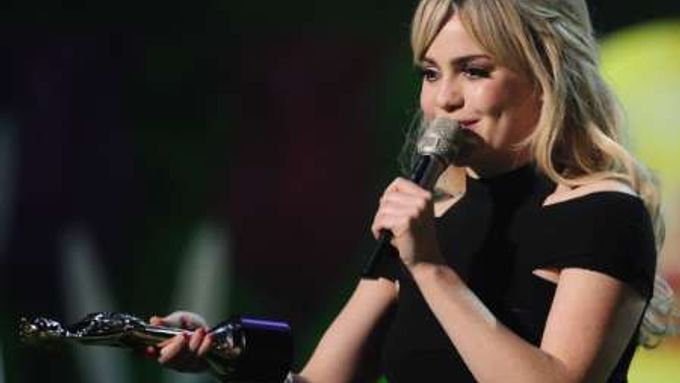 Absolutní vítězka Duffy proměnila tři ze čtyř nominací: Kromě ocenění za nejlepší britské album se stala i nejlepší zpěvačkou a objevem roku