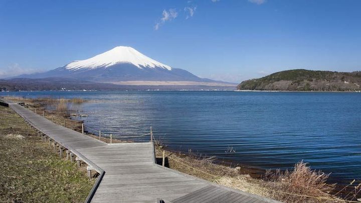 Japonsko kvůli neukázněným turistům zablokuje výhled na Fudži z oblíbeného instamísta