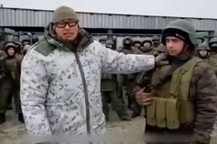 "Jsou skoro nazí." Ruský velitel ve videu ukázal žalostné vybavení mobilizovaných