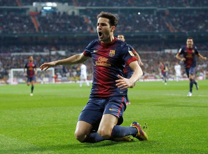 Real Madrid - FC Barcelona:Cesc Fabregas slaví gól na 1:0 pro Barcelonu.