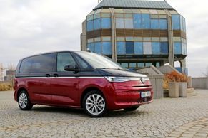 Rozpolcený Volkswagen. Multivan T7 je víc osobák a prověří, kdo umí jezdit úsporně