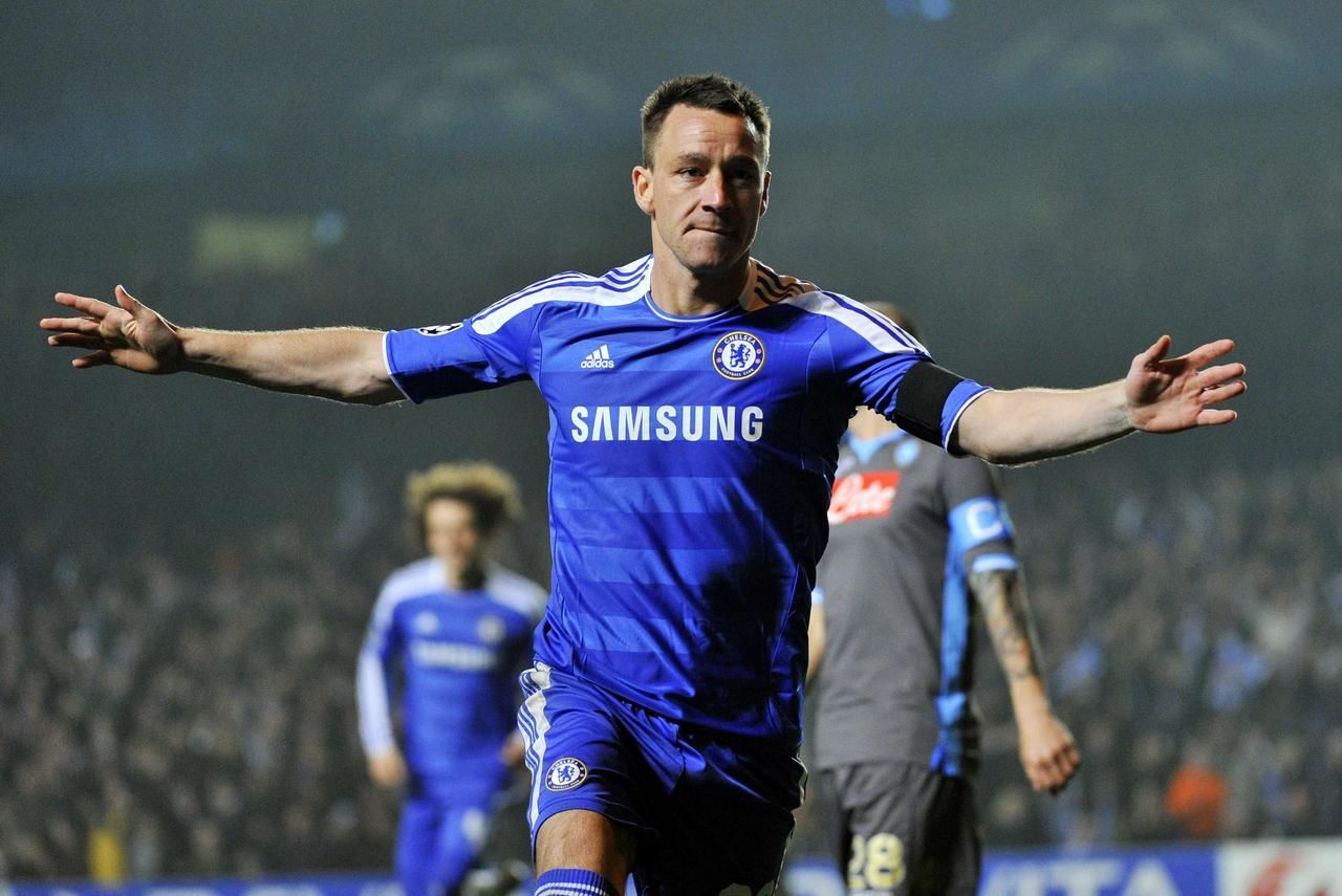John Terry oslavuje branku v zápase Chelsea - Neapol v Lize mistrů