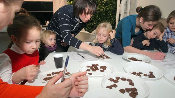 Foto: Jak se degustuje adventní kalendář. Nejlepší byl z Německa, nejhorší z Česka