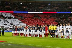 Wembley před zápasem s Anglií uctilo oběti teroristických útoků