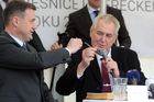 Fotoblog: Sbíráme sliny do úst. Prezident Zeman našel místo, kde se neřeší vládní krize
