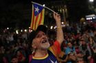 Španělská policie bránila katalánskému referendu silou, zraněno je přes 700 lidí