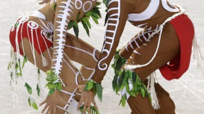 Oksana Domninová a Maxim Šabalin v kontroverzním kostýmu na motivy Aboriginců