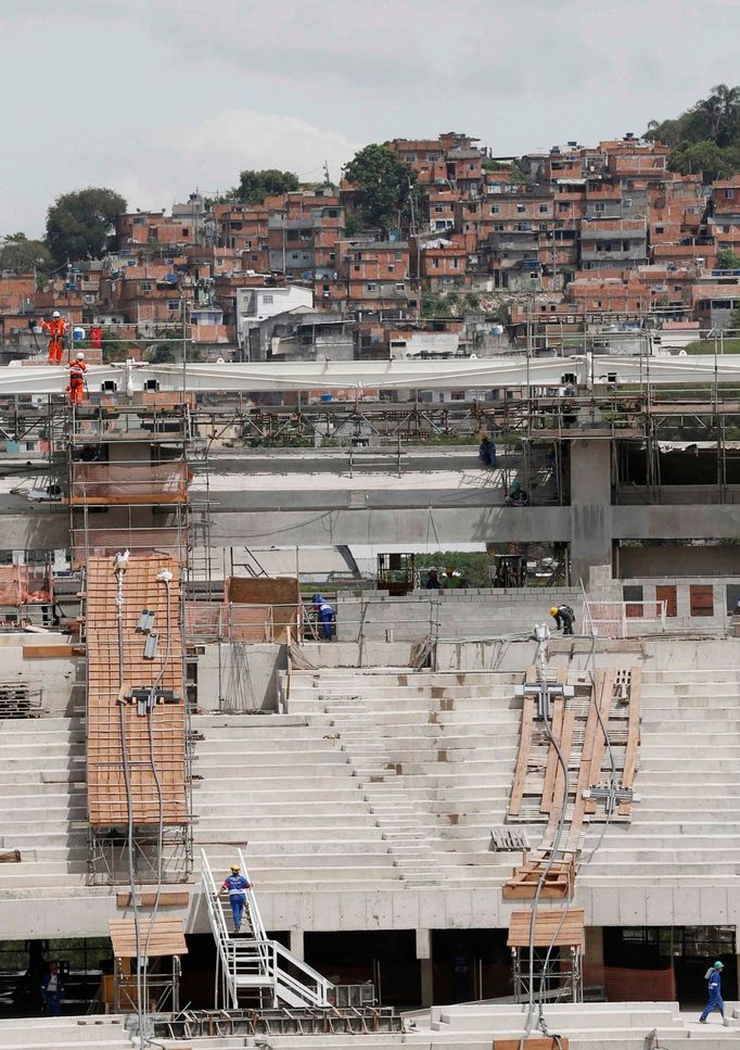 Rekonstrukce největšího stadionu na světě Maracaná v brazilském Rio de Janeiru před MS 2014.