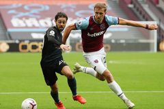 Běž, Forreste, běž! Souček byl zrozen k běhu, žasnou v Anglii. Vyzdvihují vliv rodičů