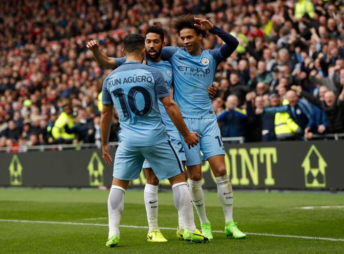 Sergio Agüero z Manchesteru City slaví gól v síti Middlesbroughu.