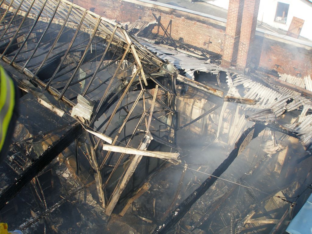 Požár továrny v Nové Pace