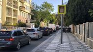 Všední den, devět hodin ráno. Kolona se od semaforu v Korunovační táhne až do Wolkerovy ulice.