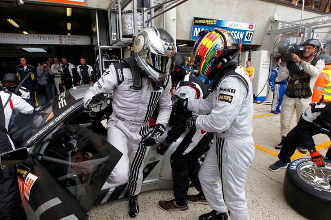 Actor Patrick Dempsey (L) changes his seat with Joe Foster of the U.S. during the Le Mans 24-hour sportscar race in central France June 22, 2013. Dempsey competed with hi