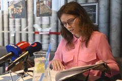 Sněmovna odvolala Lipovskou z Rady České televize. Podle výboru porušila zákon