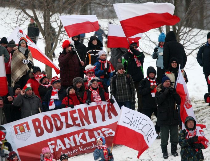 I když je Liberec kousek od polských hranic, členové fanklubu Justyna Kowalczykové z Bodzentynu museli autem ujet téměř 600 kilometrů.