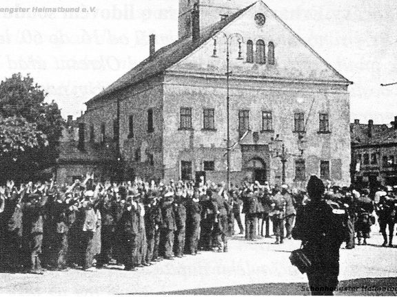 Shromáždění Němci na náměstí v Lanškrouně.